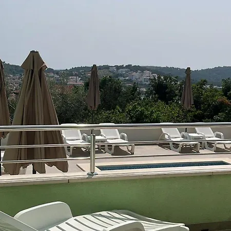 Апартаменты With Sea View & Swimming Pool At Ciovo - Amaris