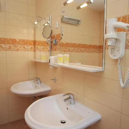Amaris - With Sea View & Heated Swimming Pool At Ciovo Lejlighed