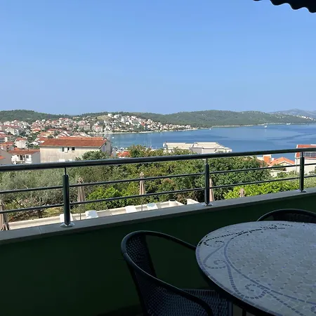 Amaris - With Sea View & Heated Swimming Pool At Ciovo Lejlighed *