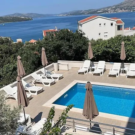 Amaris - With Sea View & Heated Swimming Pool At Ciovo Lejlighed Trogir