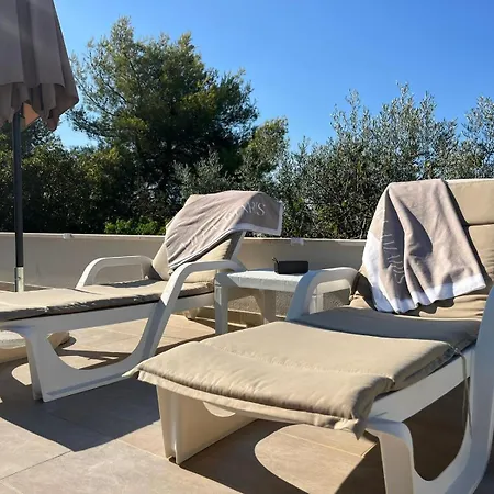 アパート Amaris - With Sea View & Heated Swimming Pool At Ciovo *
