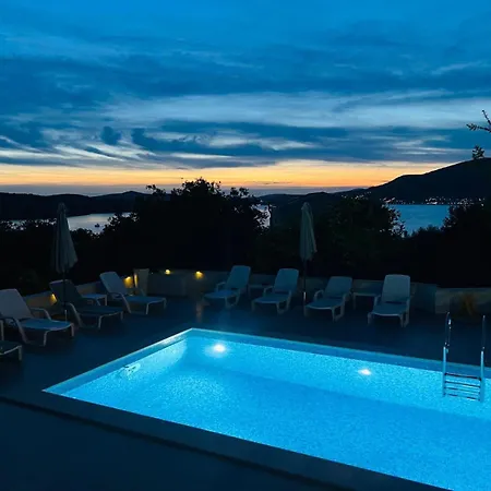 アパート Amaris - With Sea View & Heated Swimming Pool At Ciovo