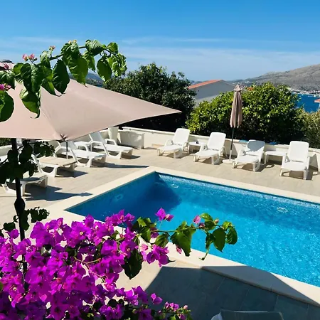 Lejlighed Amaris - With Sea View & Heated Swimming Pool At Ciovo Trogir