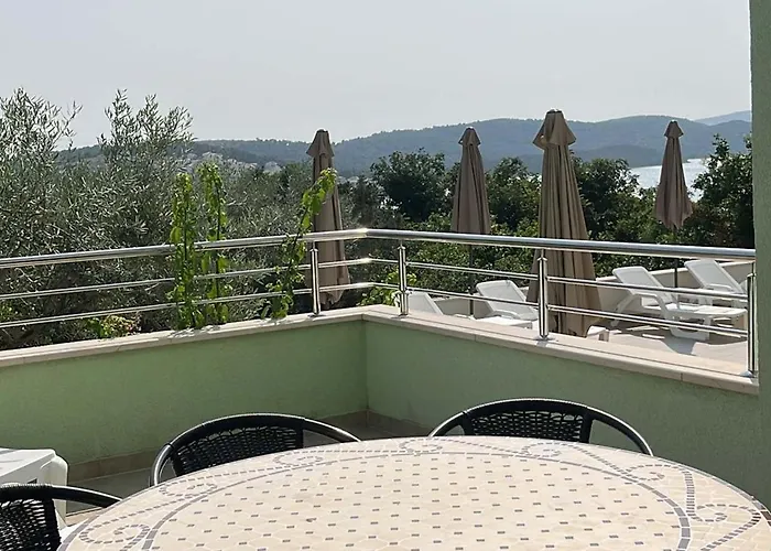 アパート Amaris - With Sea View & Heated Swimming Pool At Ciovo *