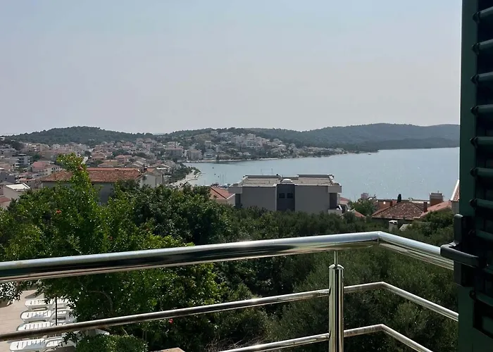 Amaris - With Sea View & Heated Swimming Pool At Ciovo アパート