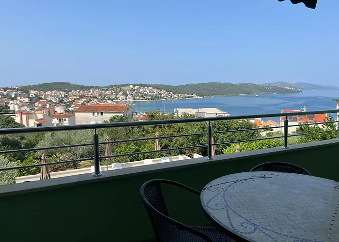 Amaris - With Sea View & Heated Swimming Pool At Ciovo アパート *