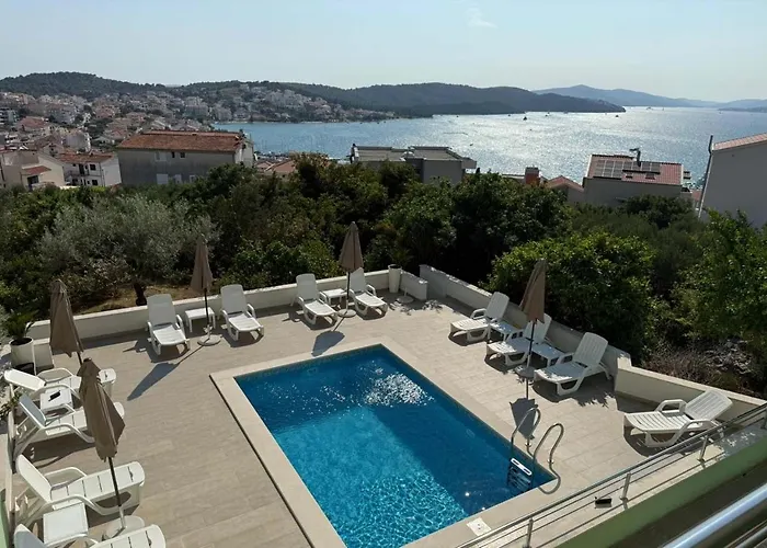 アパート Amaris - With Sea View & Heated Swimming Pool At Ciovo