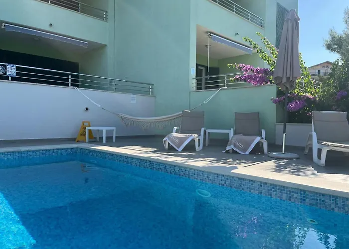 アパート Amaris - With Sea View & Heated Swimming Pool At Ciovo