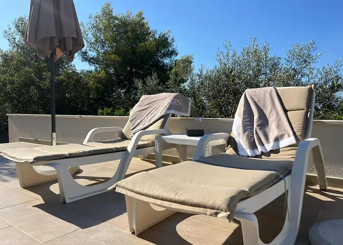 アパート Amaris - With Sea View & Heated Swimming Pool At Ciovo *