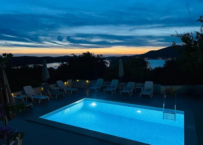 アパート Amaris - With Sea View & Heated Swimming Pool At Ciovo