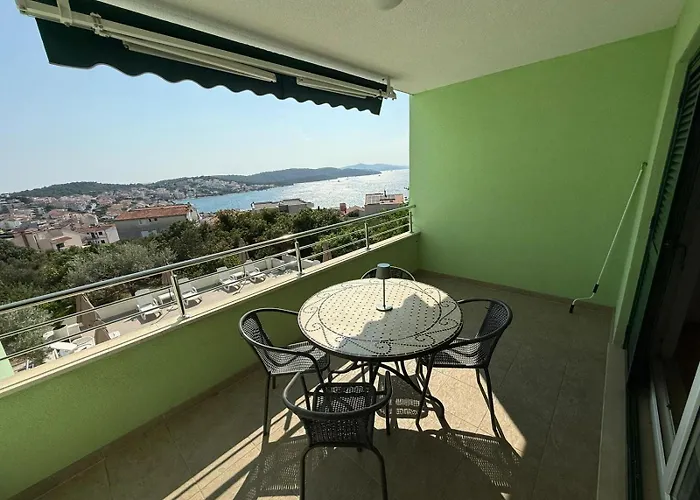アパート Amaris - With Sea View & Heated Swimming Pool At Ciovo *