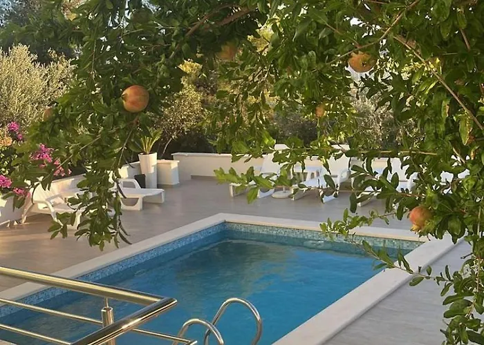 Amaris - With Sea View & Heated Swimming Pool At Ciovo アパート