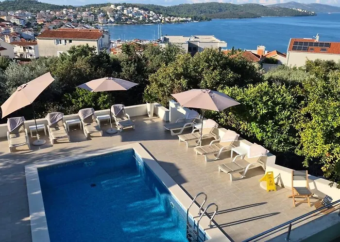 アパート Amaris - With Sea View & Heated Swimming Pool At Ciovo *