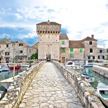 With Sea View & Swimming Pool At Ciovo - Amaris Apartamento Trogir