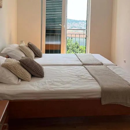 Apartamento With Sea View & Swimming Pool At Ciovo - Amaris