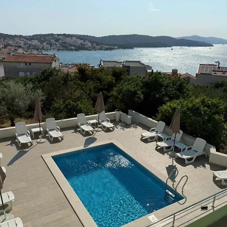 Apartamento With Sea View & Swimming Pool At Ciovo - Amaris